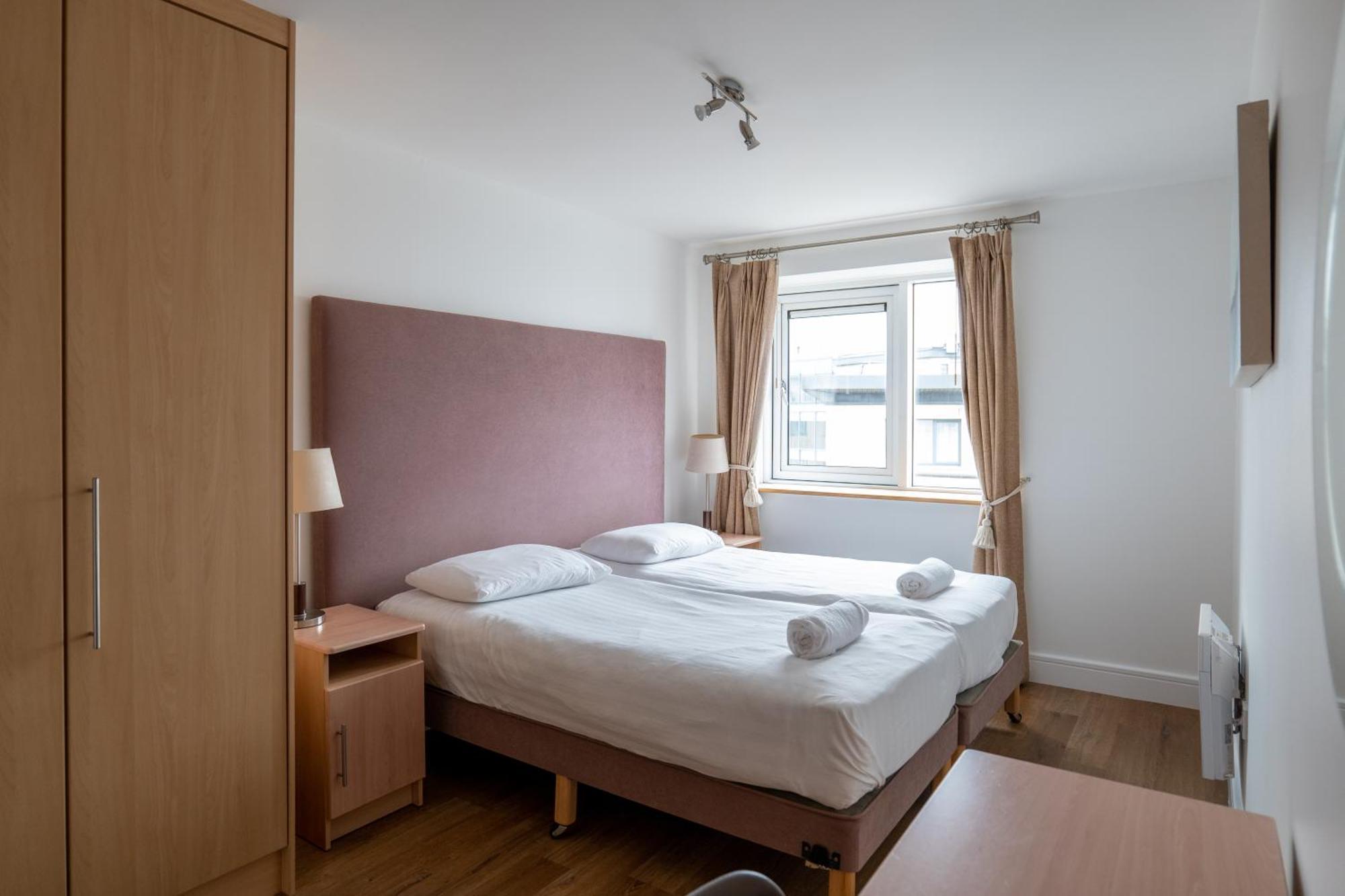 Geata Na Cathrach - Galway Lakeside Apartments Dış mekan fotoğraf